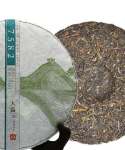 Puer Tee 357g Yunnan Menghai Dayi Tee 7582 2014 Klassischer roher Pu'er Tee