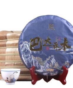 Einzigartiger Tee-Charme 357g Yunnan Menghai "Bada Mountain" Reines Material Pu 'er Rohtee-Kuchen