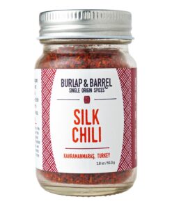 Burlap & Barrel Seiden-Chiliflocken, bekannt aus Haifischtank. Sommerlicher, mild würziger, vielseitiger Aleppo-Pfeffer, rote Chiliflocken, Chiliflocken, Aleppo-Pfefferflocken, Chili-Gewürze, 50 ml